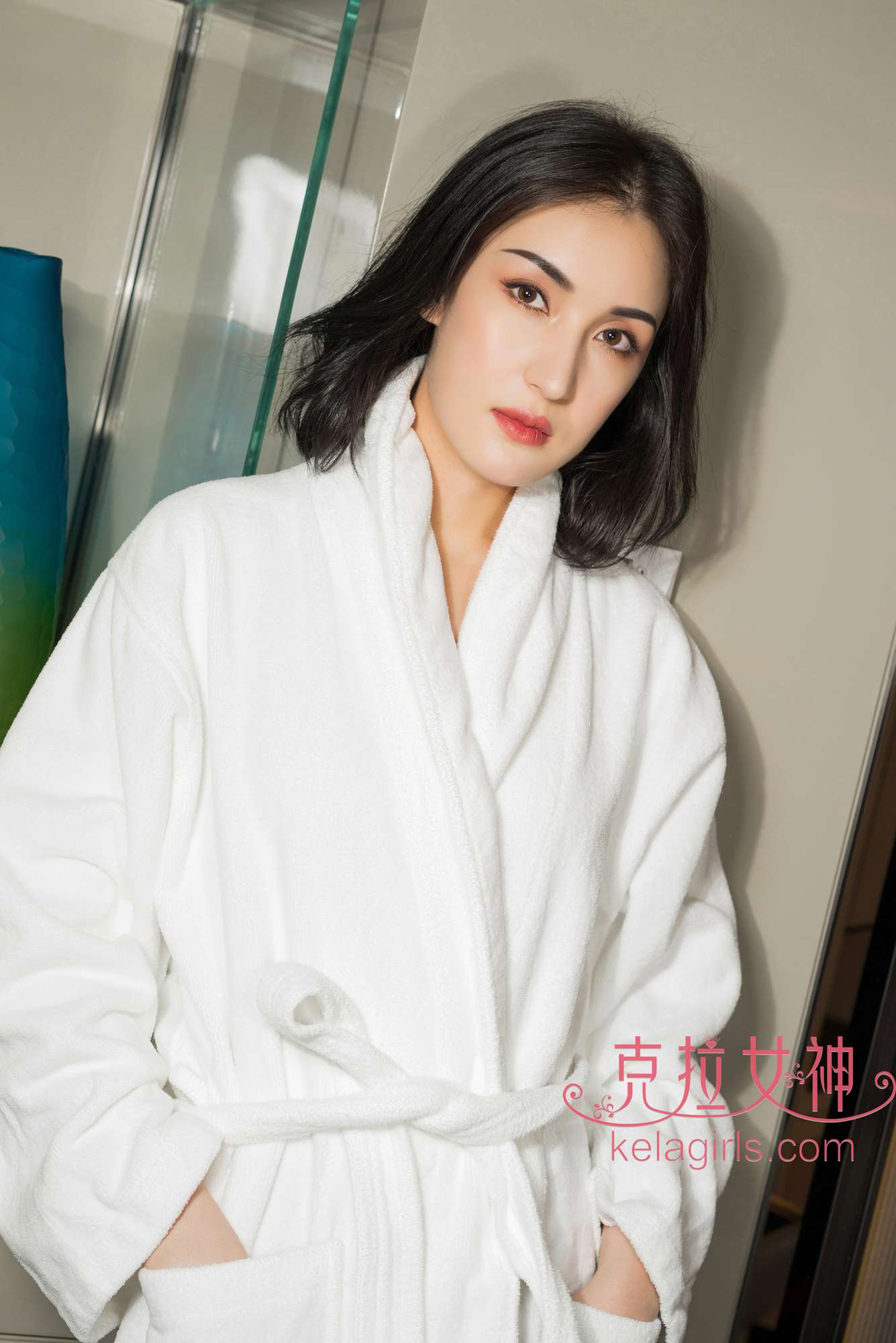 混血美模晒浴室自拍 肤白貌美气质佳(2)