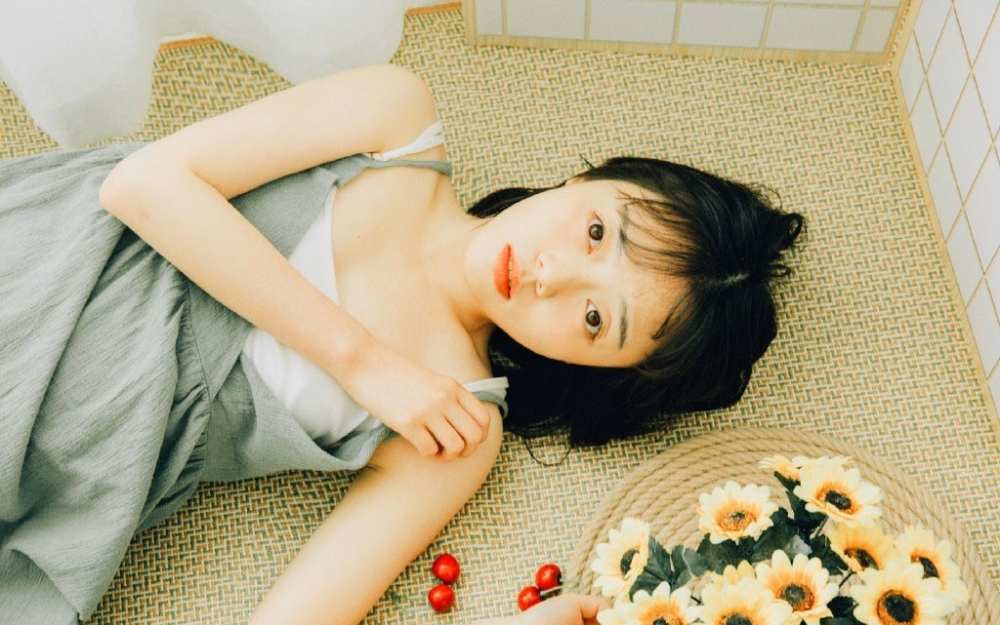 日本短发美女吊带裙性感艺术人体写真(1)
