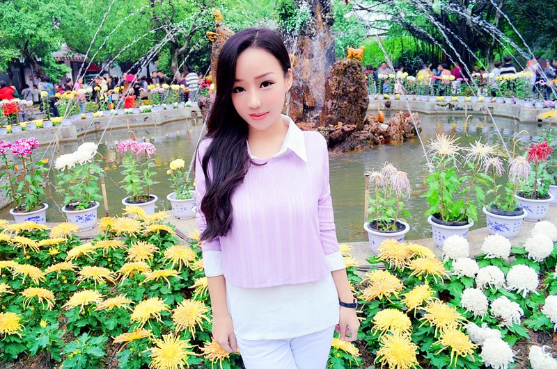 美女模特艾子希花丛唯美写真清纯动人(2)