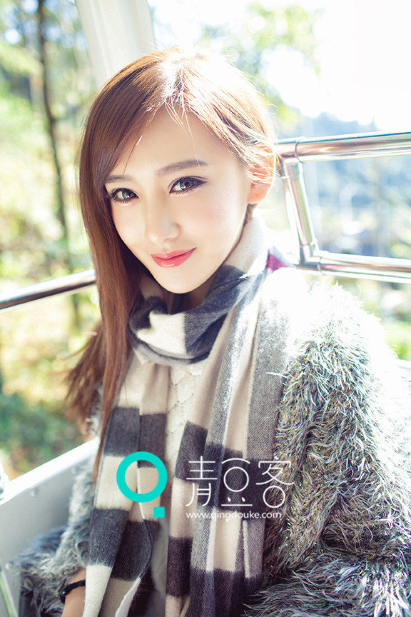 气质女神户外写真 端庄美丽(2)