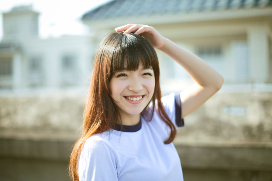 清纯美女天台制服写真甜美动人(1)
