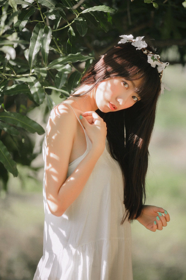 清纯美女白色长裙写真唯美迷人(2)