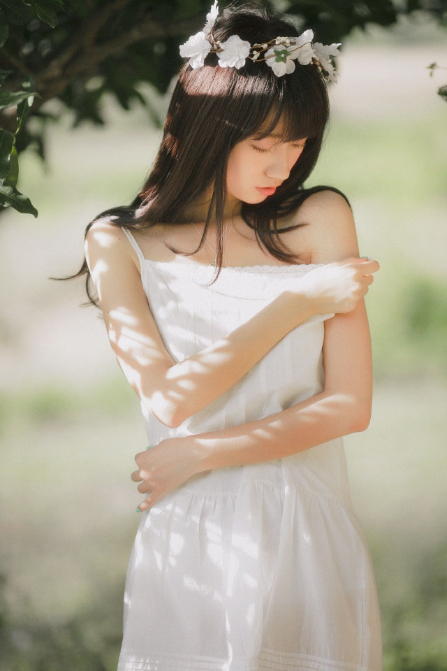 清纯美女白色长裙写真唯美迷人(3)