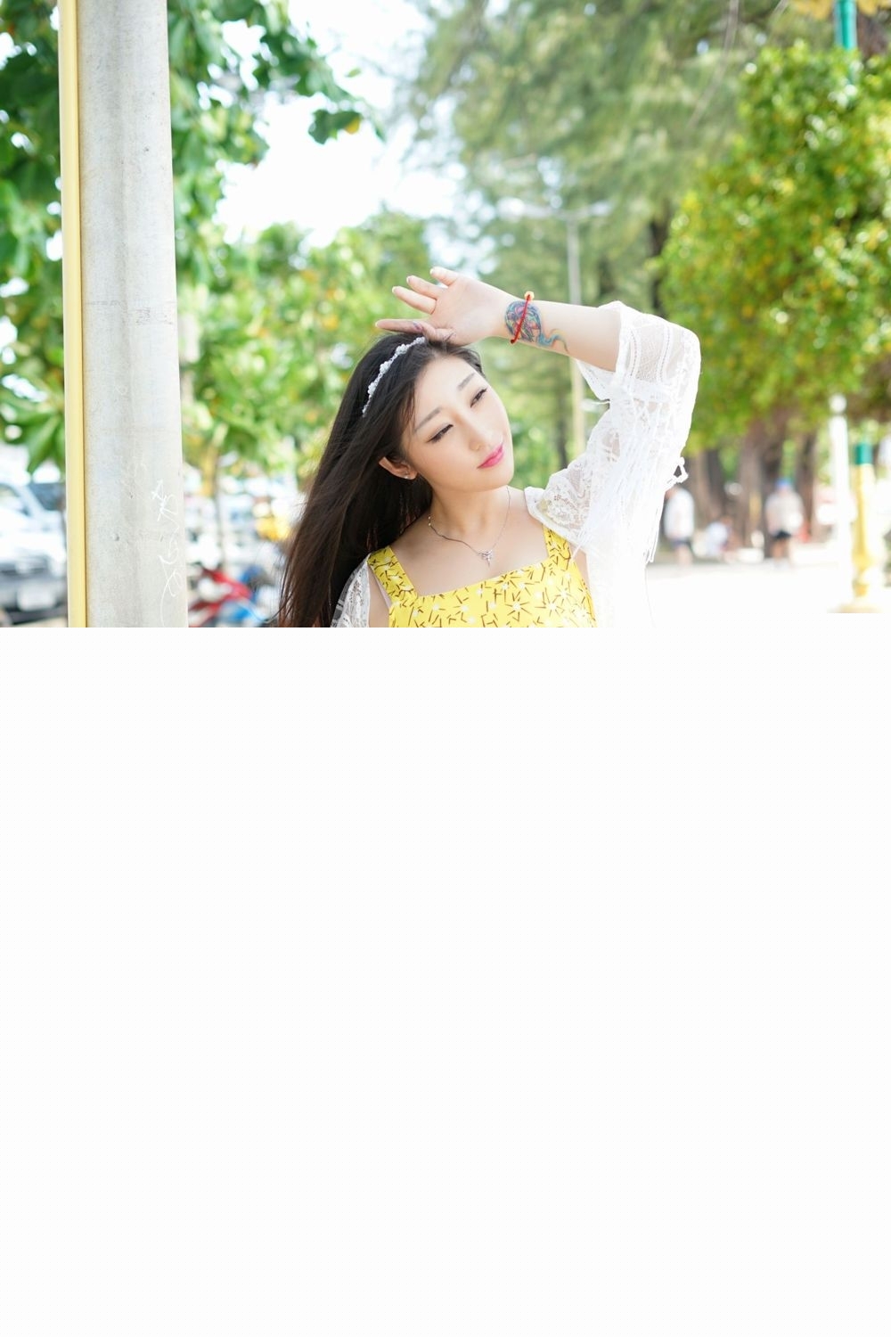 黄色花裙媚眼美人妲己休闲旅拍美照(2)
