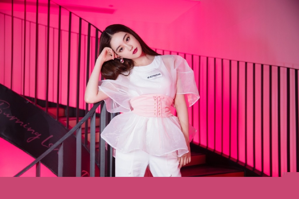甜美少女祝绪丹粉红主题火辣正妹明星活动照图片(2)