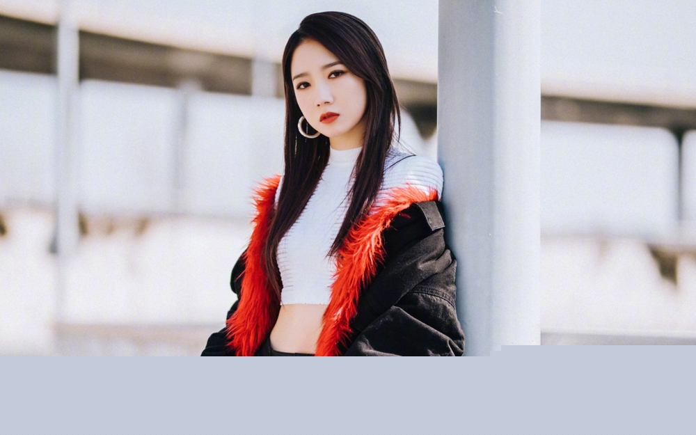 孟美岐抚媚电眼御姐气质明星壁纸(2)