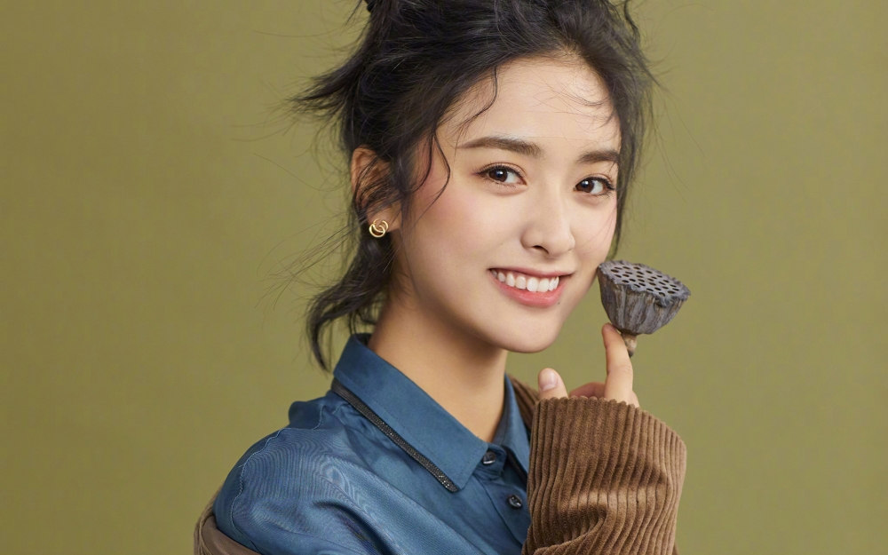活力灵动美女沈月青春个性不羁造型明星写真图片(2)