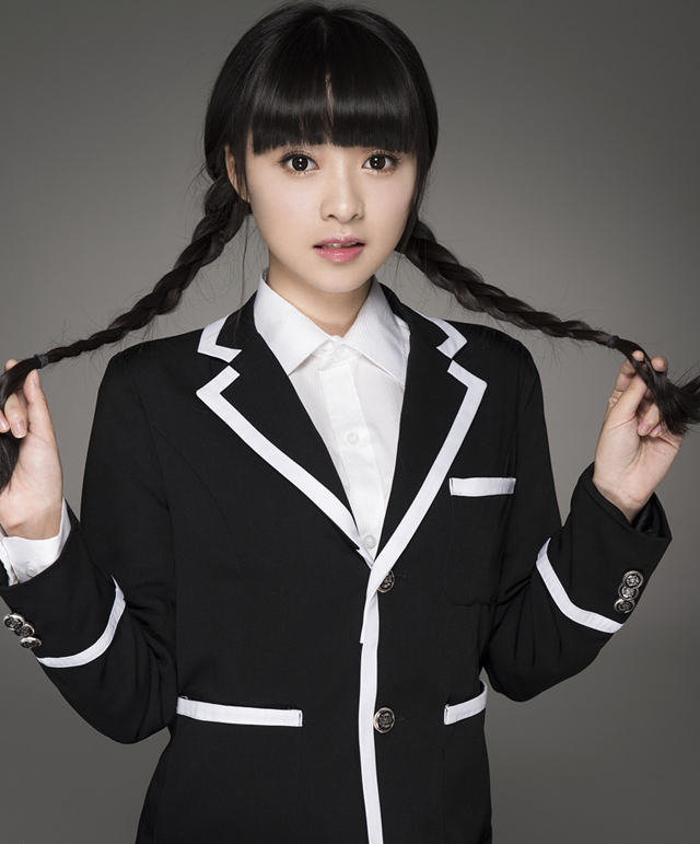 90后美女余心恬清新校服写真照(3)