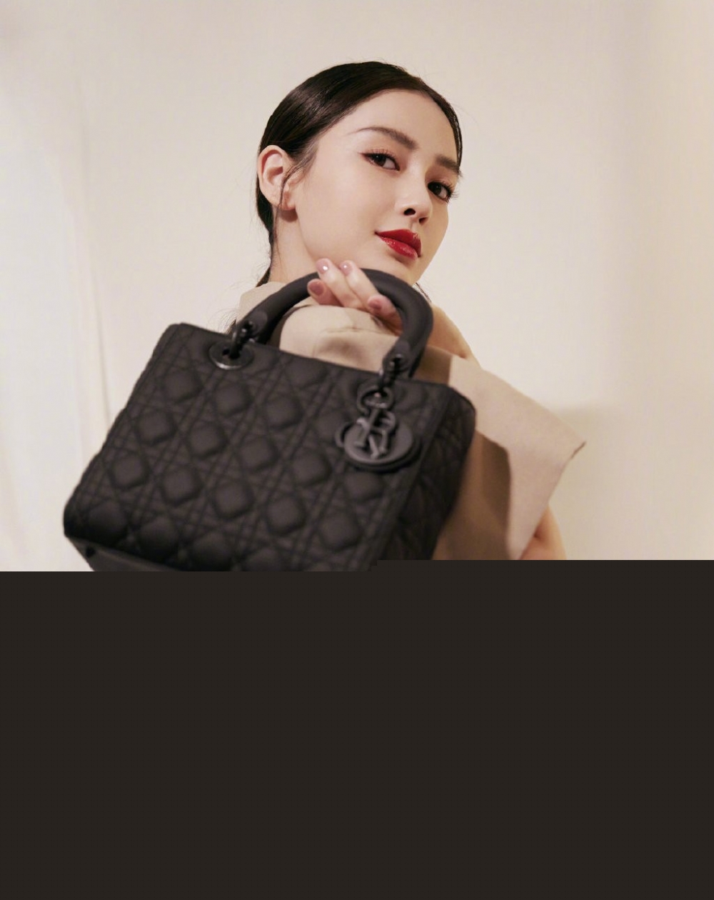 迪奥品牌大使杨颖精致妆容魅力无限广告代言写真(2)