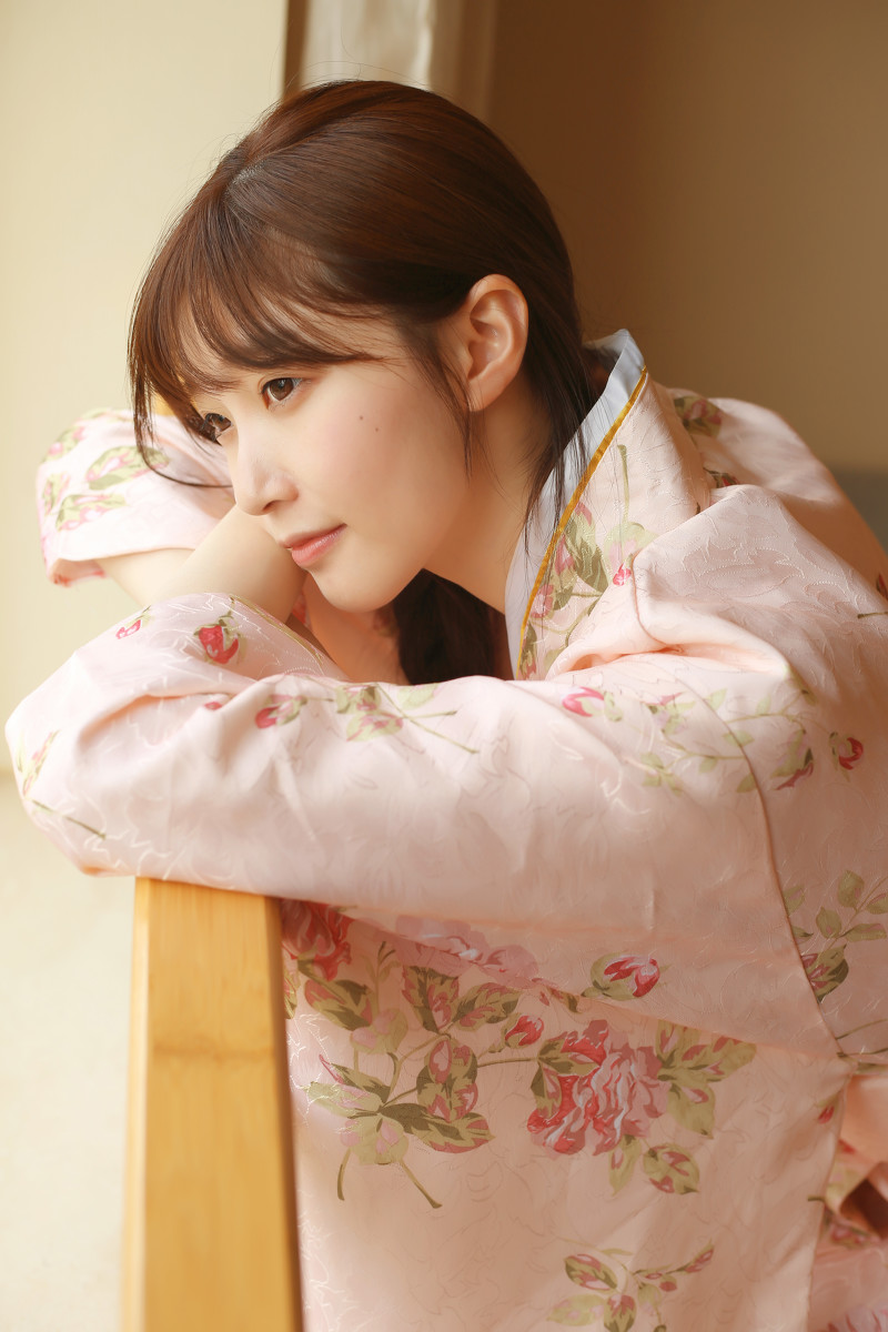 长发文静美女居家写真(2)
