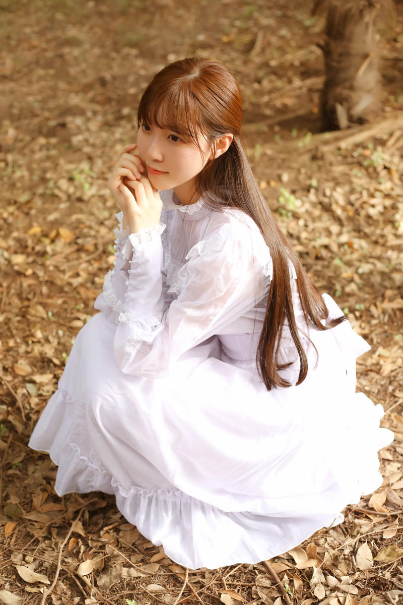 长发文静美女居家写真(1)