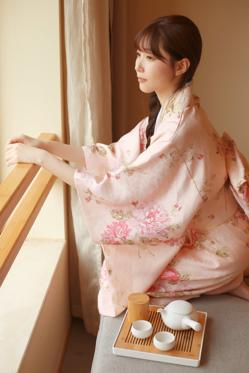 长发文静美女居家写真(3)