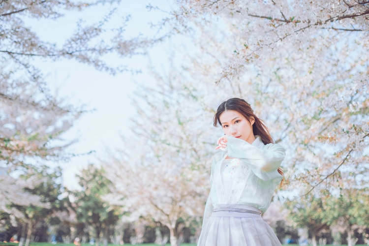 樱花古风少女清新仙气唯美浪漫清纯灵动写真图片(3)