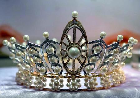 由1880枚钻石镶嵌成的海之皇冠